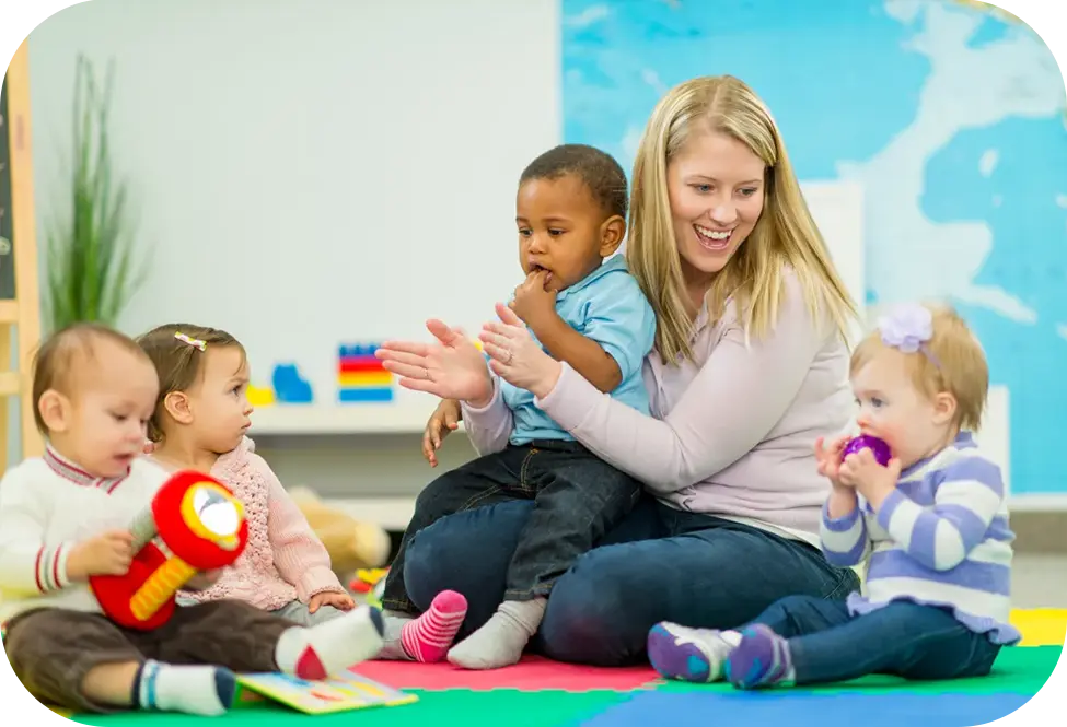 Enfant participant à un cours d’anglais dans une école ou crèche